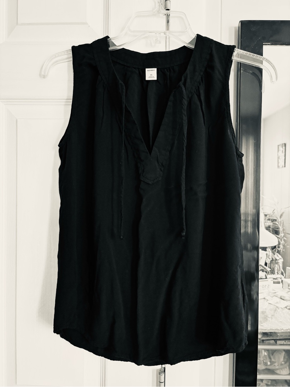 Old Navy Black Sleeveless Tie-Neck Top - Picture 10 of 13